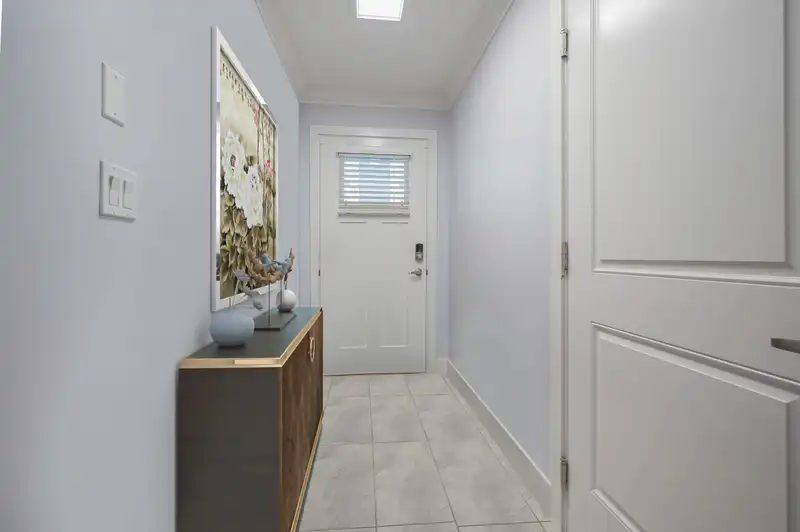 11 19913 70 AVENUE - photo 4 of 33