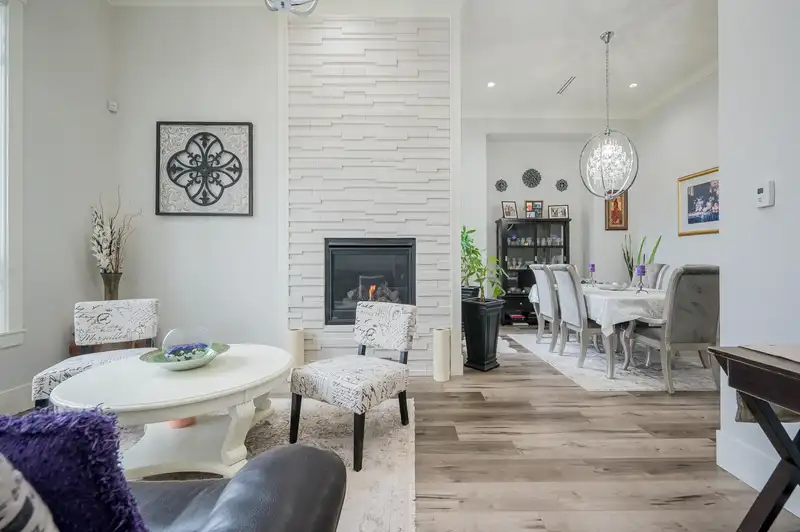 7608 144A STREET - photo 4 of 39
