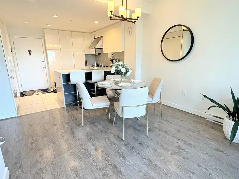 PH5 6033 GRAY AVENUE - photo 4 of 26