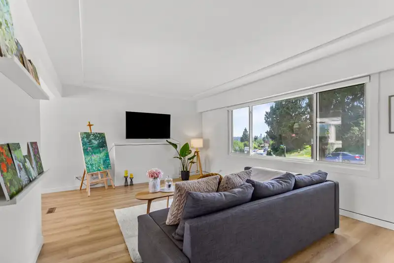 9175 HOLMES STREET - photo 4 of 31