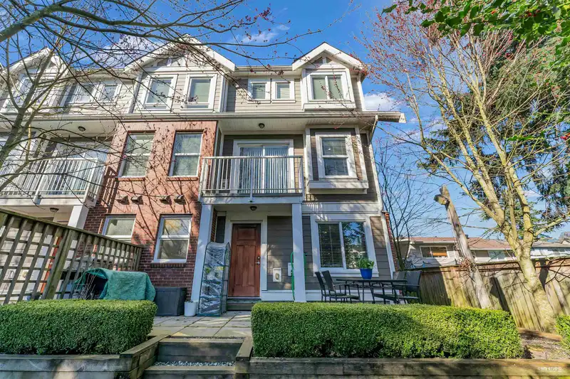 5 11490 84 AVENUE - photo 3 of 37