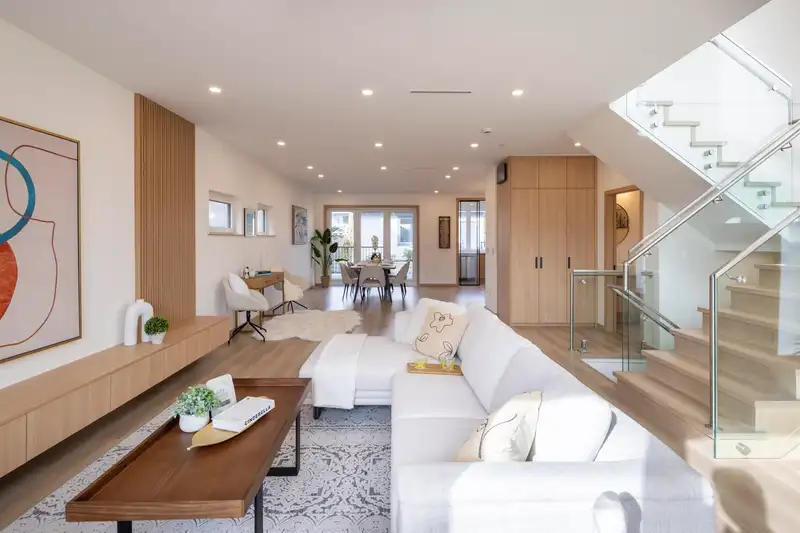 7 N HOWARD AVENUE - photo 3 of 40