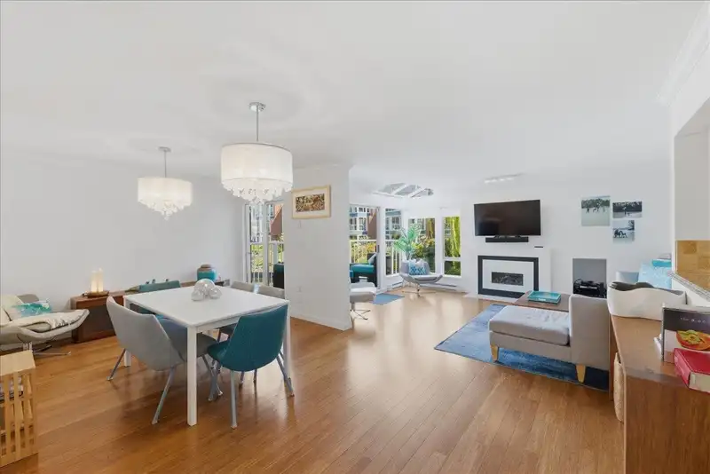 1523 MARINER WALK - photo 3 of 33