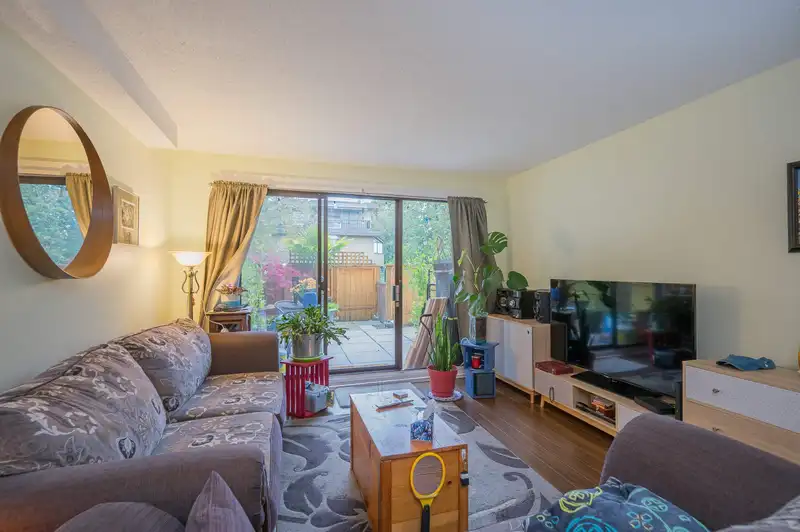 114 1442 BLACKWOOD STREET - photo 4 of 23