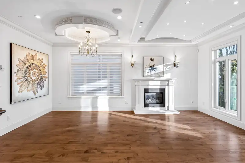 3715 W 22ND AVENUE - photo 2 of 32