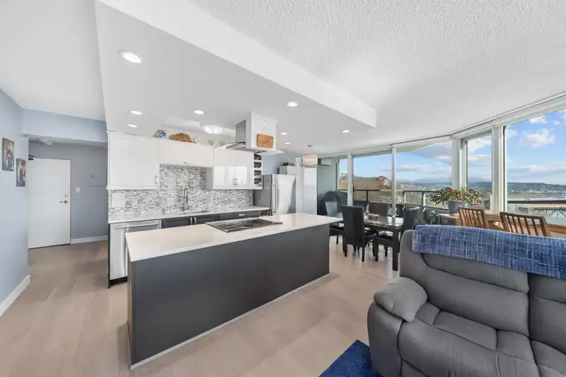903 31 ELLIOT STREET - photo 1 of 33