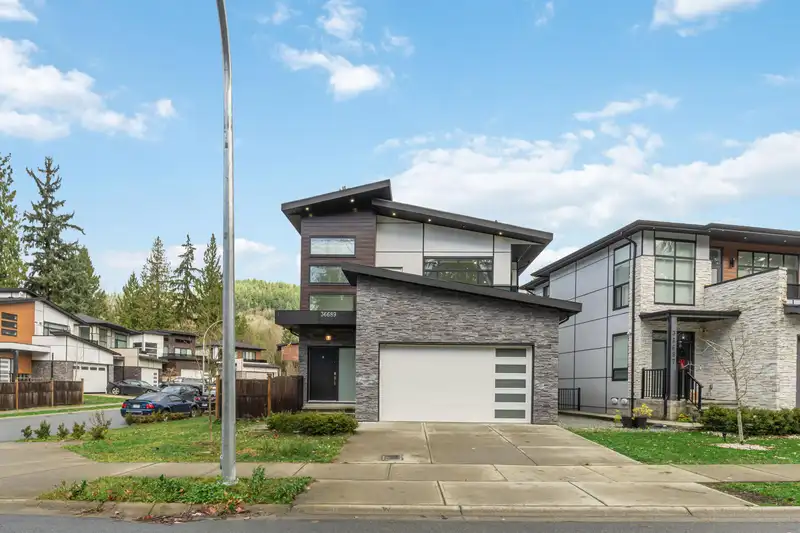 36689 DIANNE BROOK AVENUE - photo 3 of 40