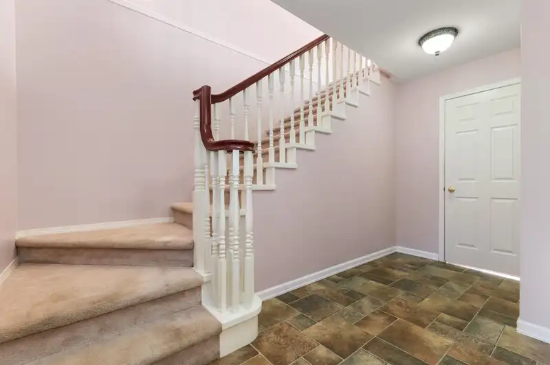 1586 SHEFFIELD DRIVE - photo 3 of 36