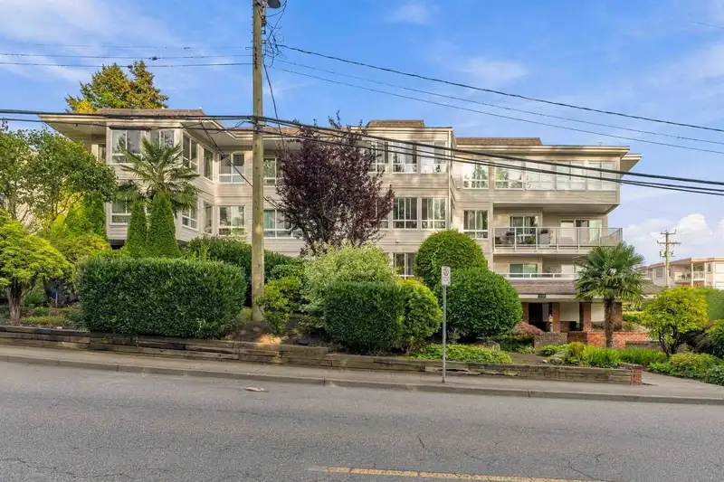 102 1322 MARTIN STREET - photo 2 of 30