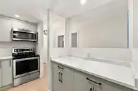 102 1322 MARTIN STREET - thumbnail 7