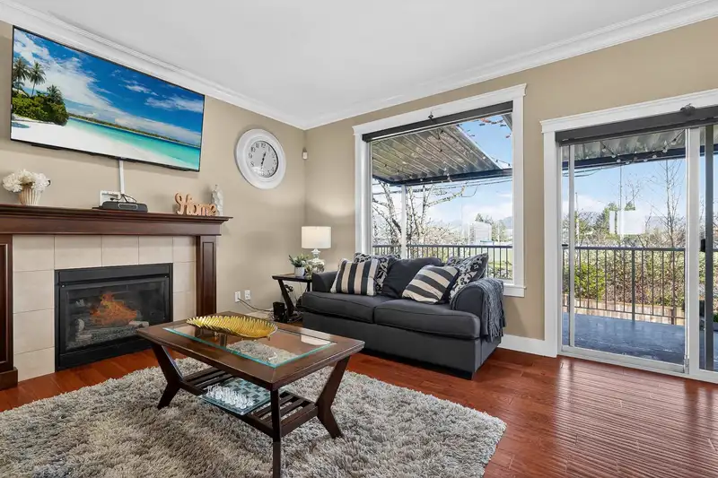 23015 OLUND CRESCENT - photo 4 of 31