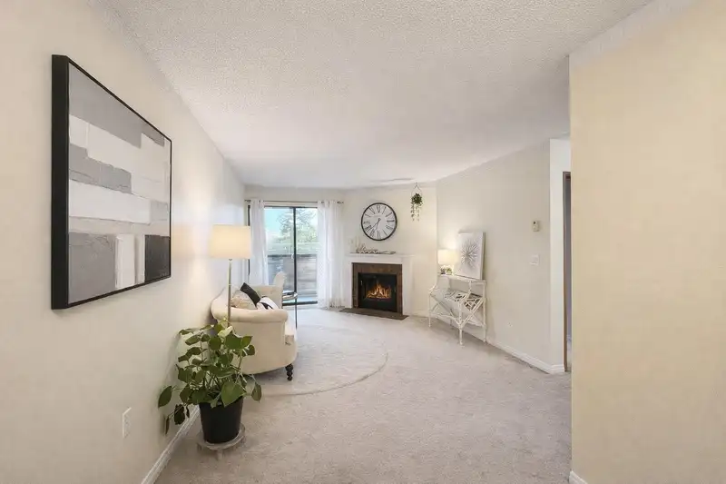 312 615 NORTH ROAD - photo 2 of 17