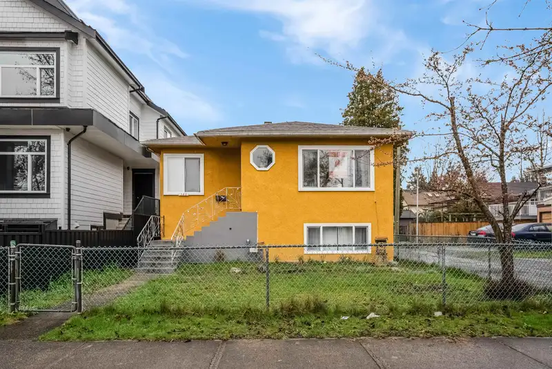 285 E 48TH AVENUE - photo 1 of 40