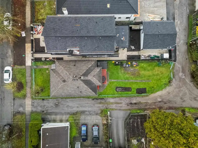 285 E 48TH AVENUE - photo 3 of 40