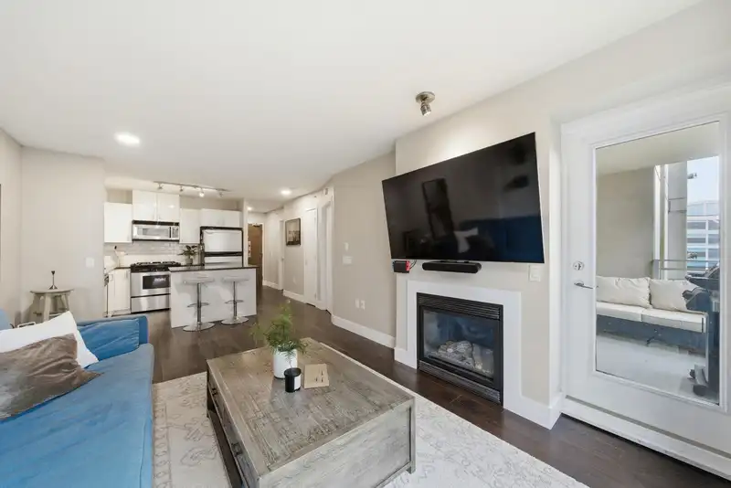 405 155 W 1ST STREET - photo 2 of 39