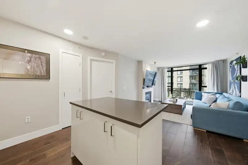 405 155 W 1ST STREET - photo 4 of 39