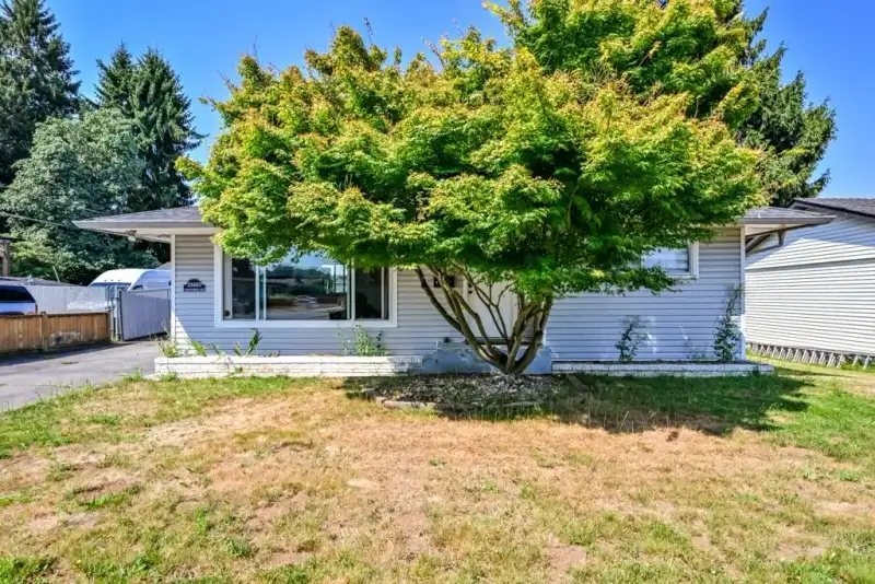 33465 HAWTHORNE AVENUE - photo 1 of 40