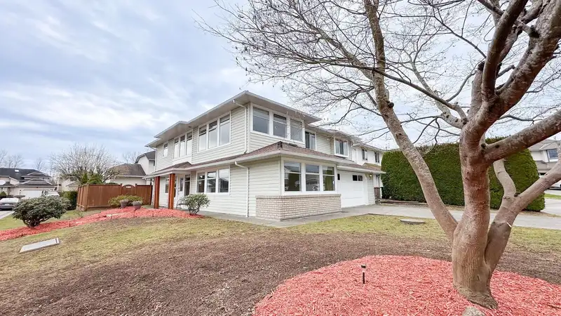 12055 CHESTNUT CRESCENT - photo 2 of 34