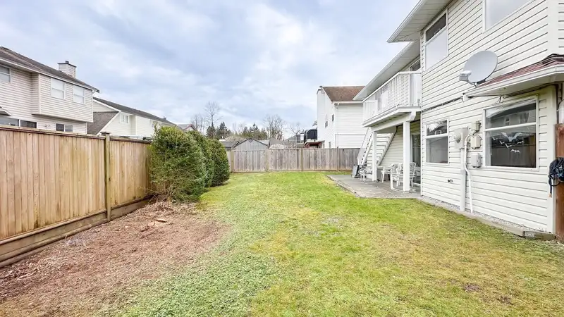 12055 CHESTNUT CRESCENT - photo 3 of 34