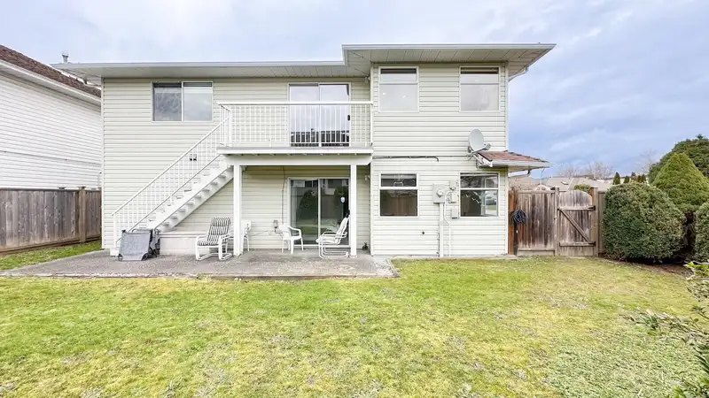 12055 CHESTNUT CRESCENT - photo 4 of 34