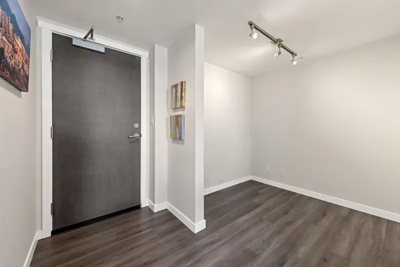2301 3096 WINDSOR GATE - photo 2 of 40