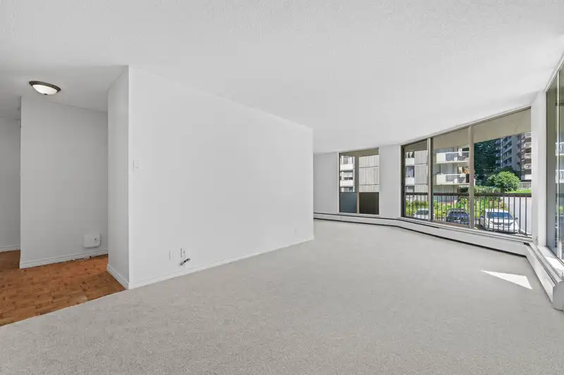 208 2024 FULLERTON AVENUE - photo 3 of 40