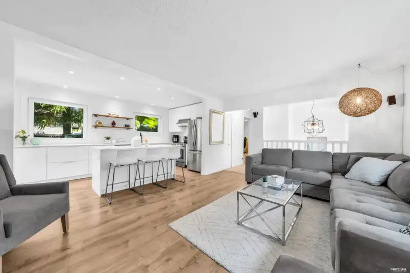 35365 SELKIRK AVENUE - photo 1 of 34