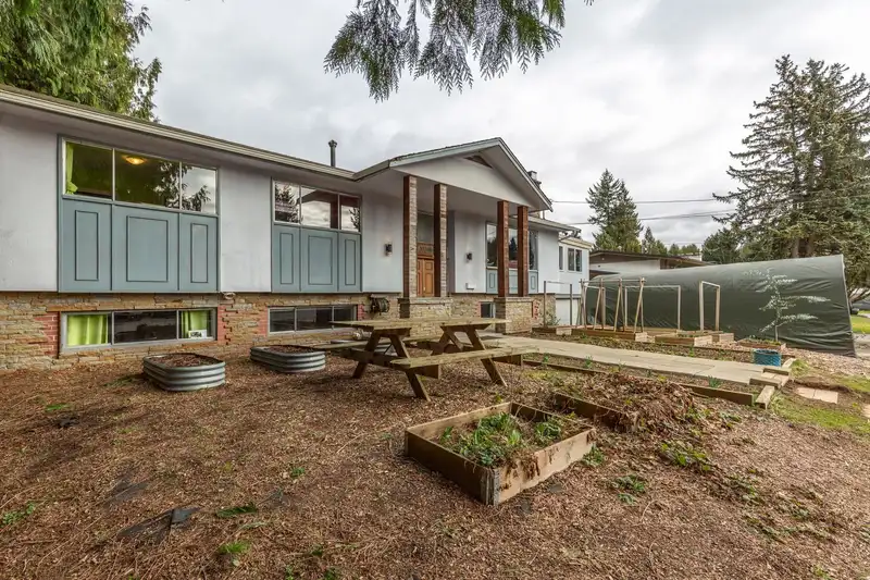 33305 LYNN AVENUE - photo 4 of 40