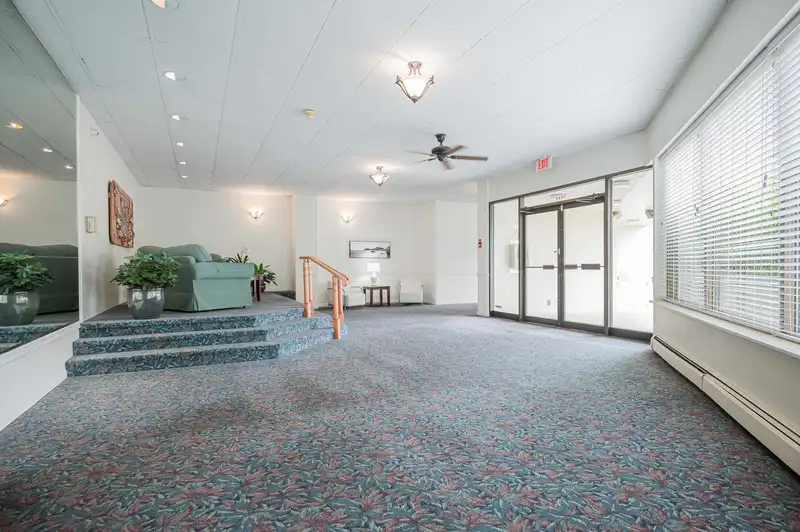 704 1442 FOSTER STREET - photo 4 of 35