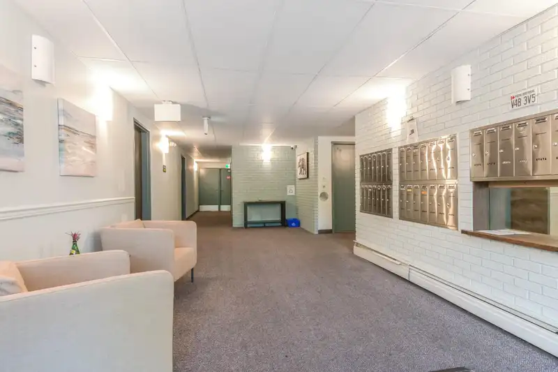 302 1442 BLACKWOOD STREET - photo 4 of 16