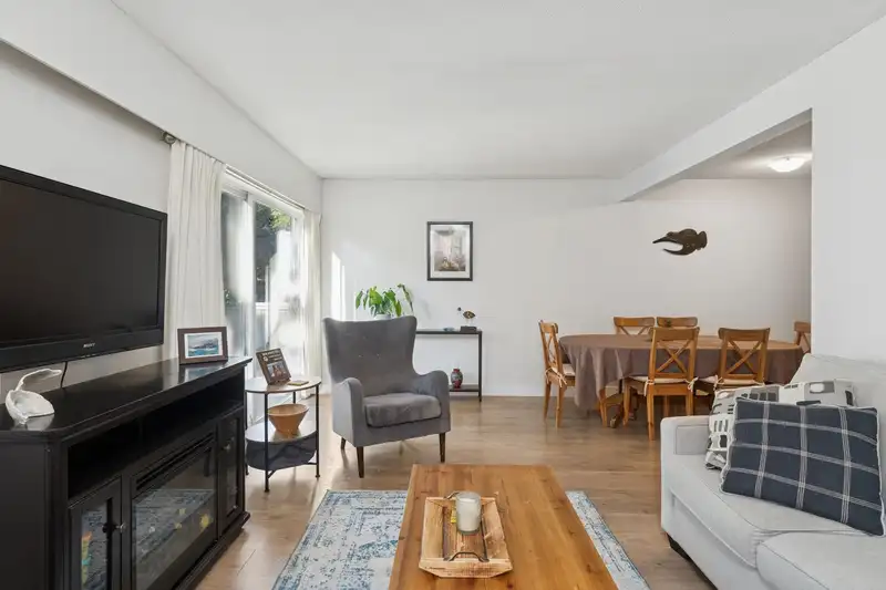 2060 DEEP COVE CRESCENT - photo 4 of 35