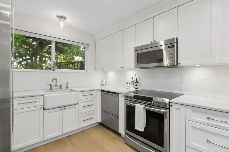 104 2211 WEST 2ND AVE - photo 4 of 40
