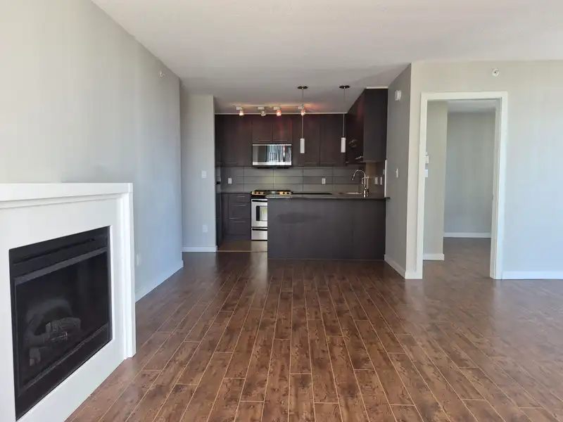 1703 2979 GLEN DRIVE - photo 2 of 10