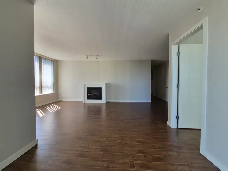 1703 2979 GLEN DRIVE - photo 4 of 10