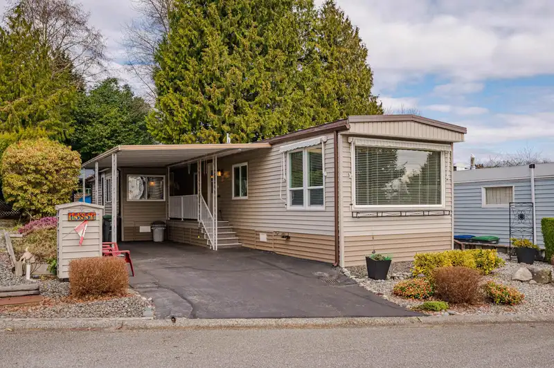 15851 SUFFOLK ROAD - photo 1 of 34