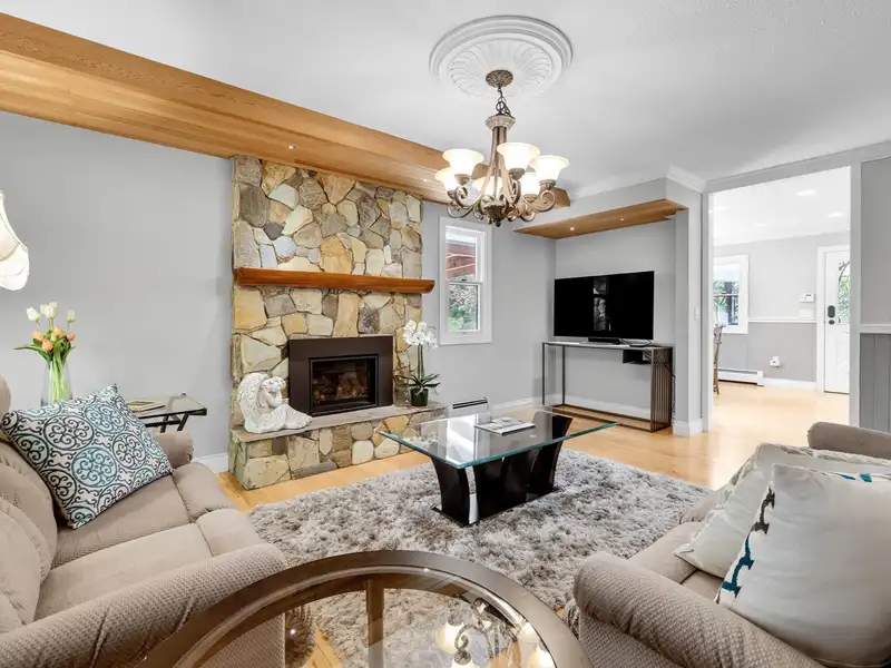 21004 43 AVENUE - photo 4 of 30