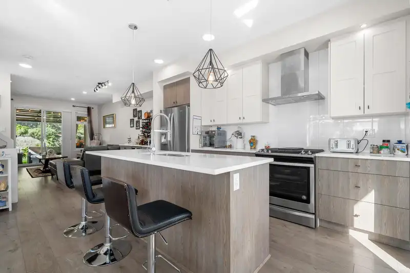 37 24108 104 AVENUE - photo 2 of 40