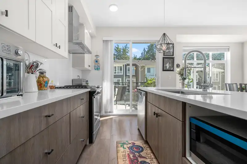37 24108 104 AVENUE - photo 4 of 40