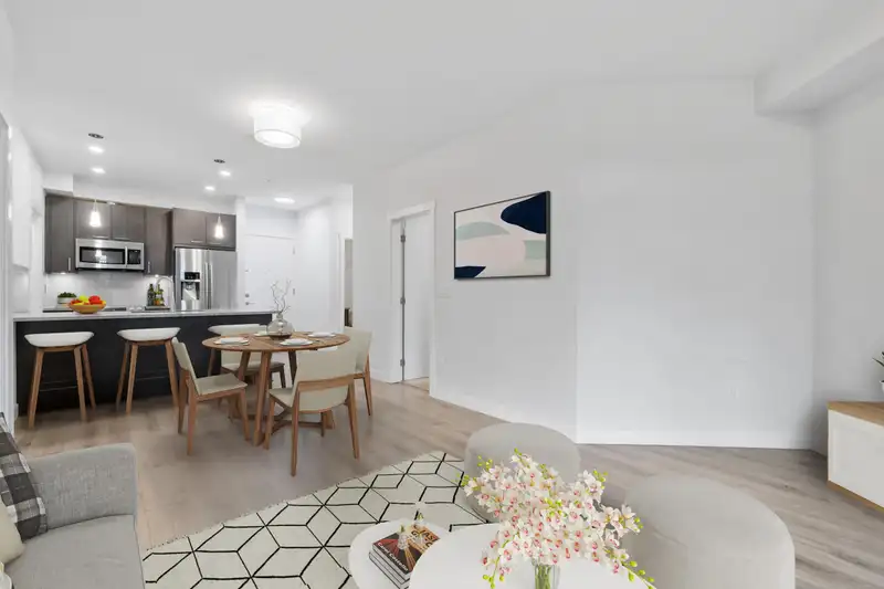 408 20696 EASTLEIGH CRESCENT - photo 2 of 16