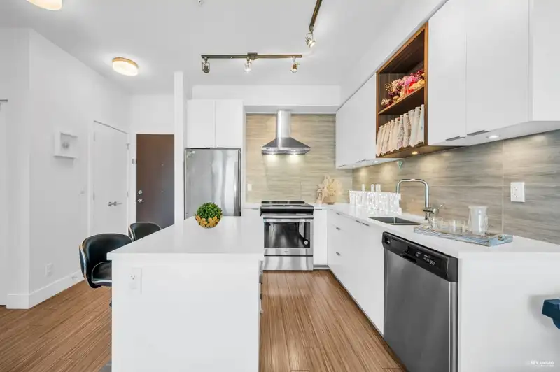 PH13 5355 LANE STREET - photo 4 of 17