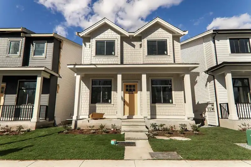 20673 76 AVENUE - photo 1 of 40