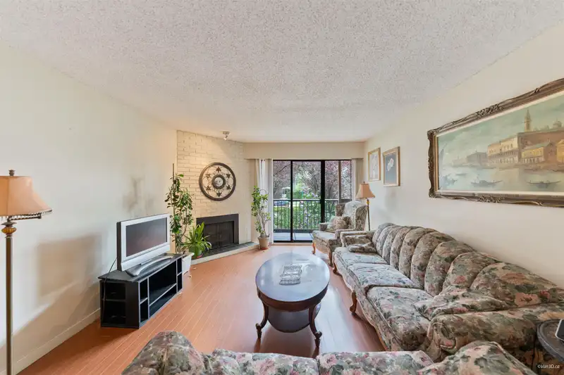 204 2299 E 30TH AVENUE - photo 2 of 18