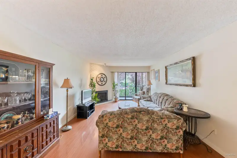 204 2299 E 30TH AVENUE - photo 3 of 18