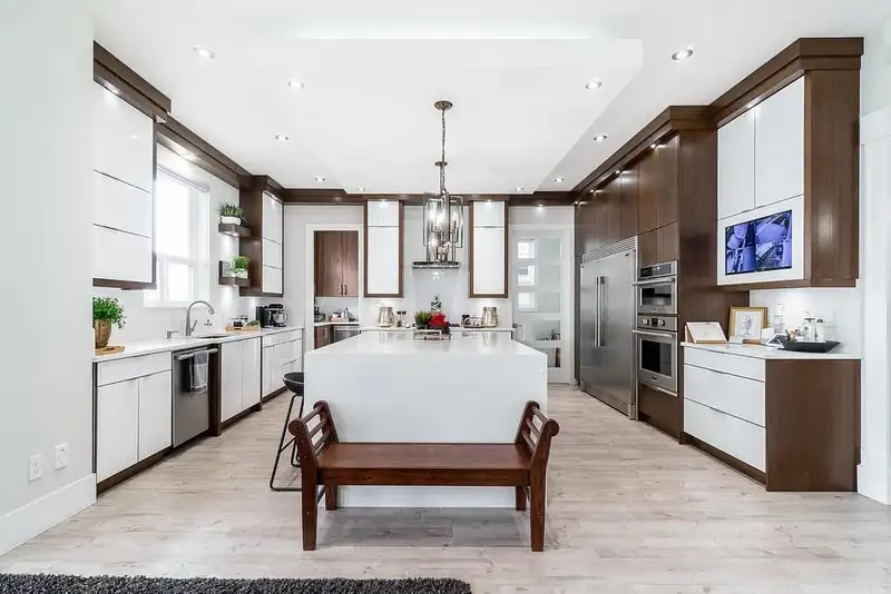 15522 77 AVENUE - photo 3 of 40