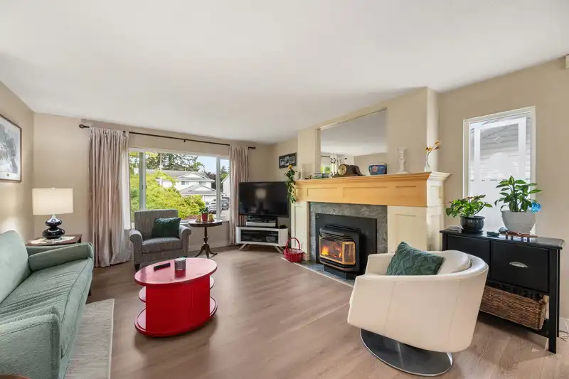 5910 135 STREET - photo 3 of 33
