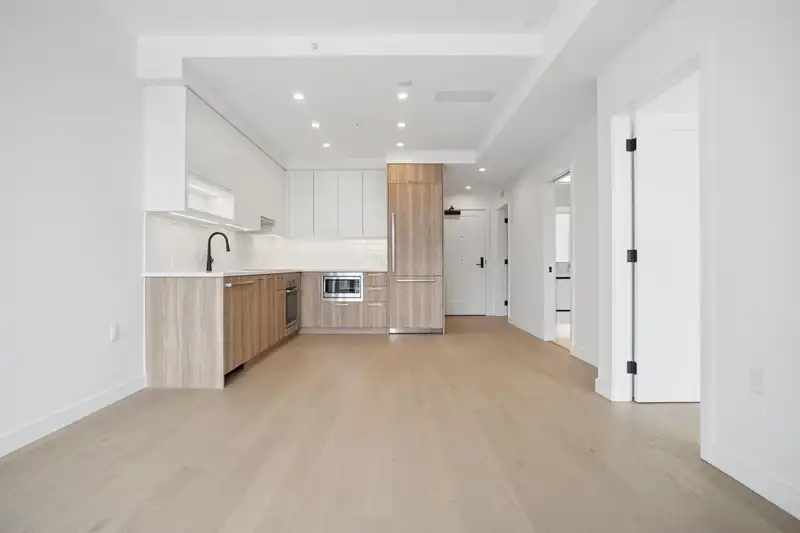 208 8398 OAK STREET - photo 4 of 21