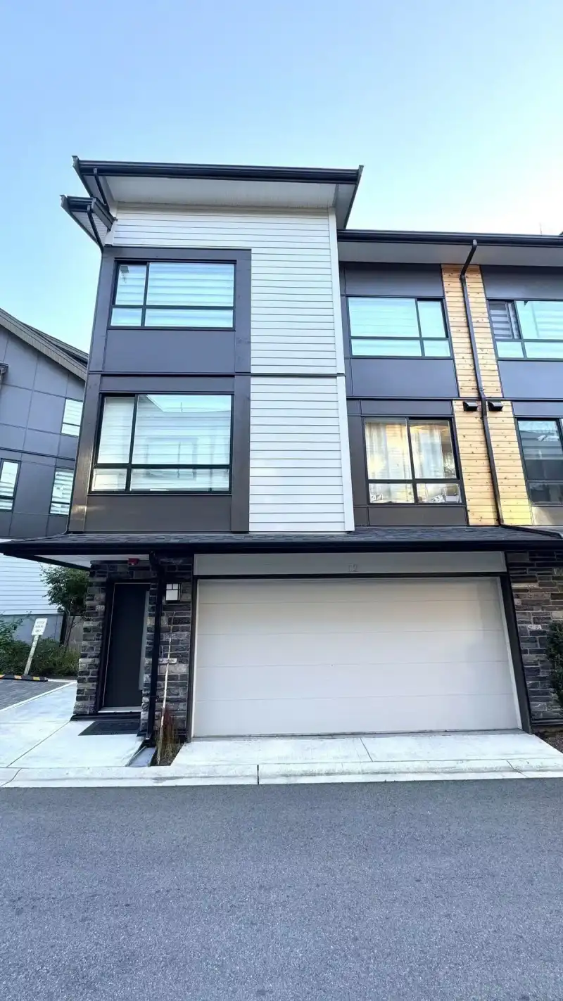 12 20559 86 AVENUE - photo 1 of 1