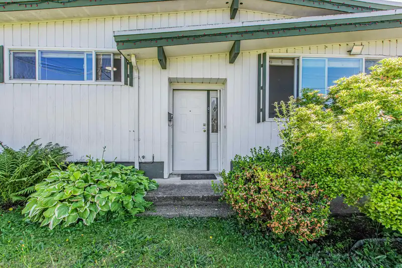 45410 WESTVIEW AVENUE - photo 3 of 40
