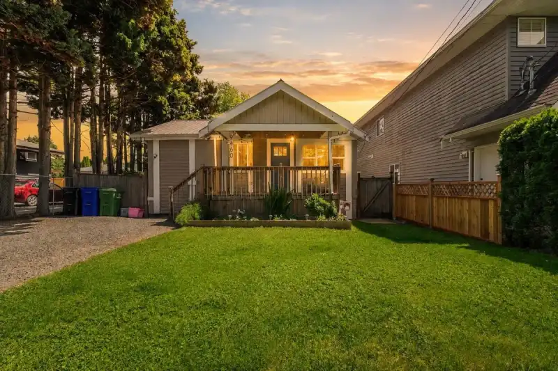 9460 COOTE STREET - photo 1 of 37