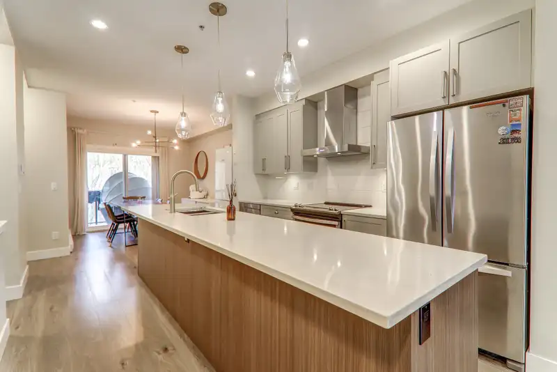 70 20498 82 AVENUE - photo 3 of 33